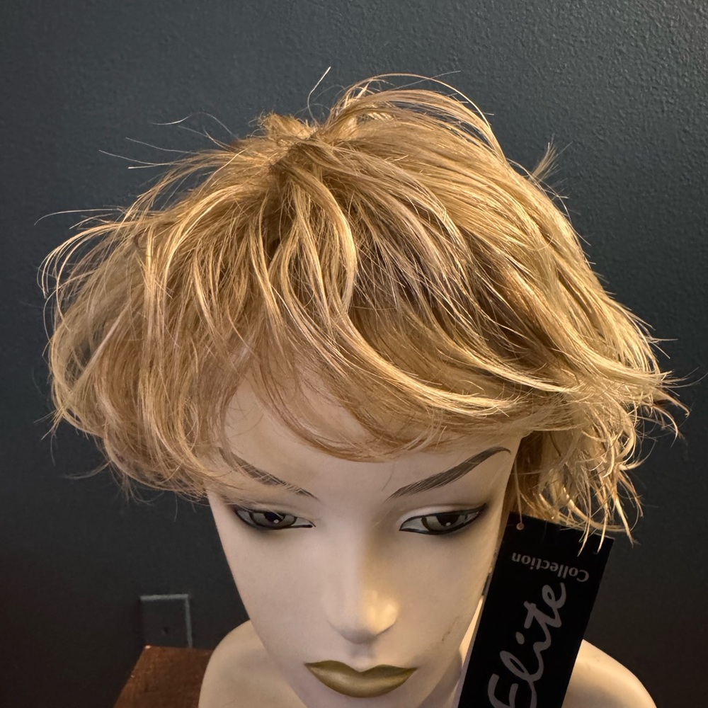 Elite Collection Short Blonde Wig